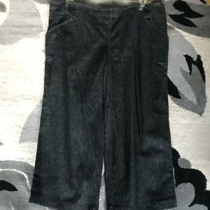 Wide leg front button Capri pants